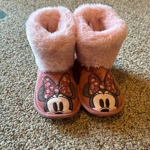 Pink Minnie Mouse slippers